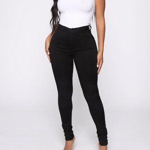 Eva Super Soft Curvy Skinny Jean - Black (SIZE 7)
